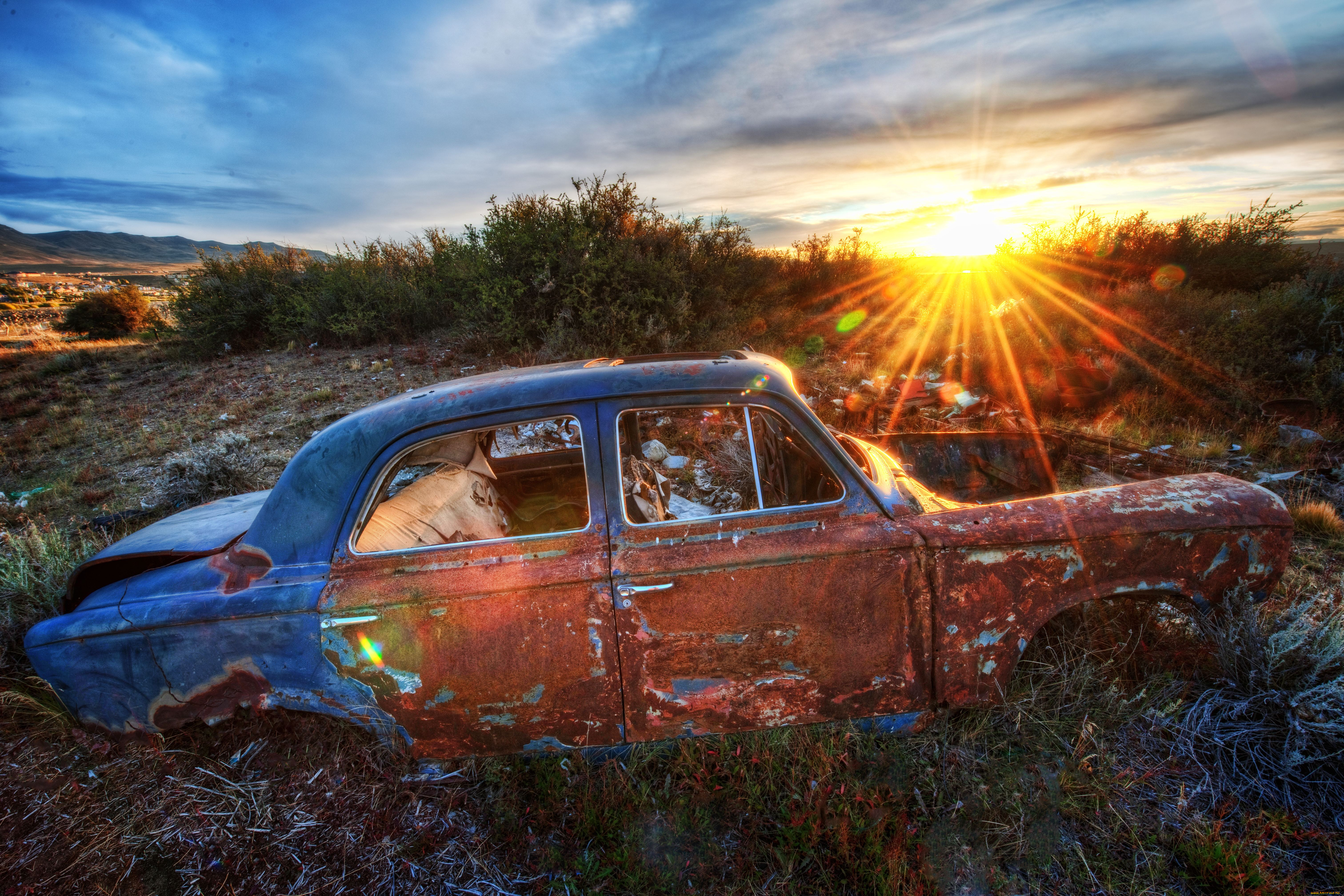 Old car. Ржавая машина. Заброшенные машины. Старая разваленная машина. Свалка автомобилей.